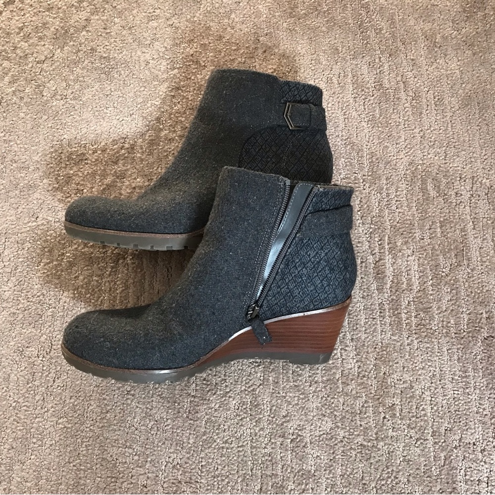 NWOT Dr. Scholls Wedge Booties Sz 9